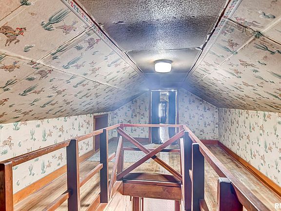 3rd image of 311 W Adams St