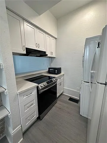 3 bed, 1.5 bath, 1200 sqft, $2,950 — Photo 4