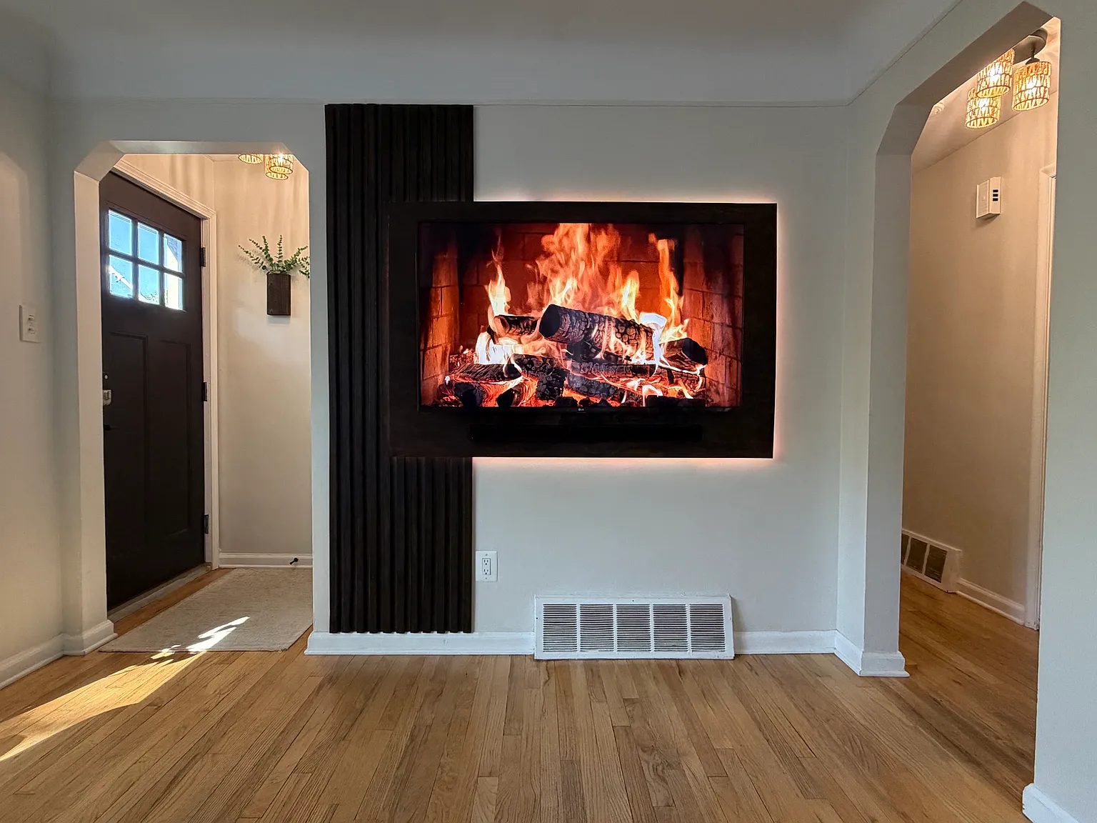 3 bed, 980 sqft, $2,200 — Photo 3