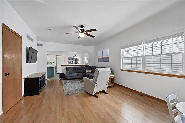 2808 Irving Ave — Photo 19