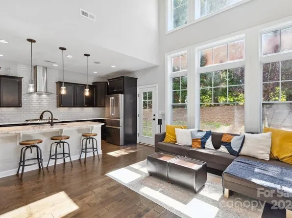 15112 Sapphire Hill Ln, Charlotte, NC 28277