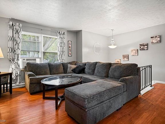 4th image of 6488 Rosebelle Ave