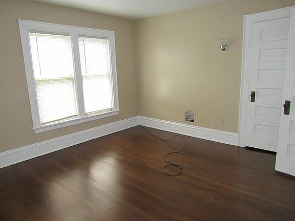 3rd image of 72 Newton Ave