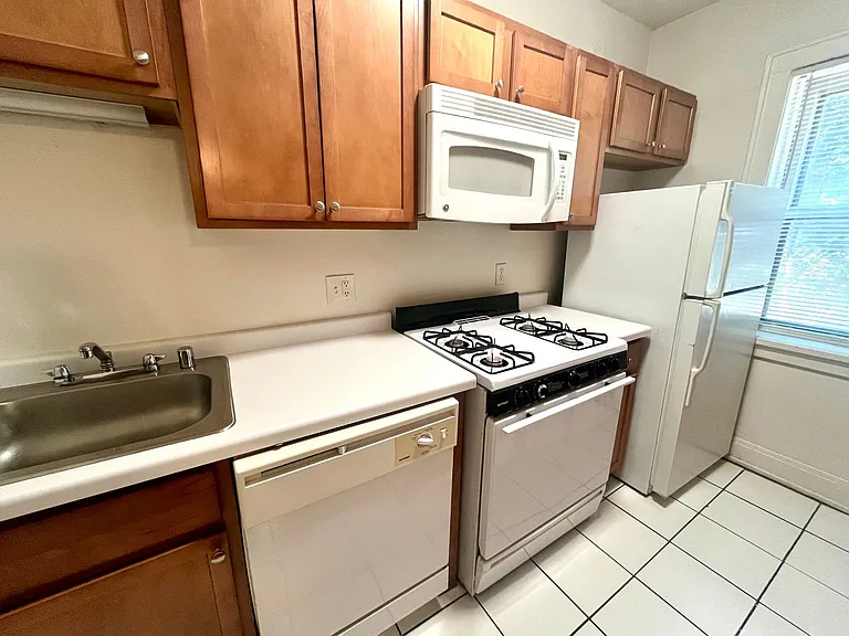 1806 E Kenmore Pl — Photo 9