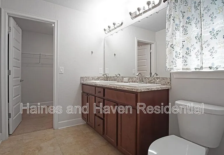 1217 Forest Hills Dr — Photo 18