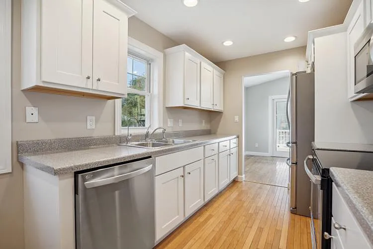 1807 Alden Ave — Photo 7