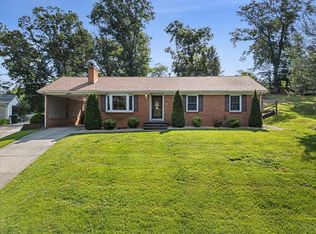 857 Parkview Ave, Staunton, VA 24401