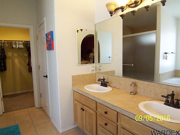 3rd image of 2055 E Desert Greens Dr