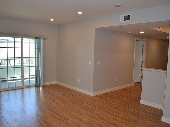 4th image of 6718 Sylmar Ave #3