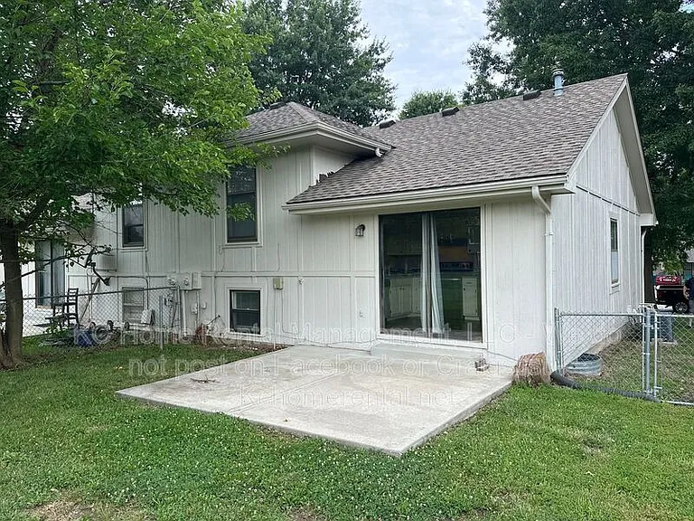 413 Lee Dr — Photo 29