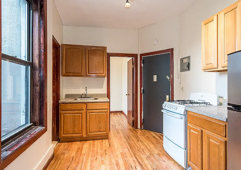 206 Scholes St #13 — Photo 1