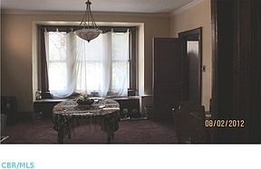 3rd image of 682 Linwood Ave