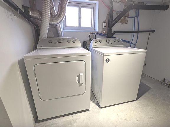 In-suite washer + dryer.