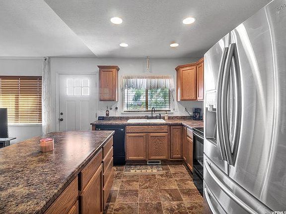 4th image of 386 N Bryant Blvd