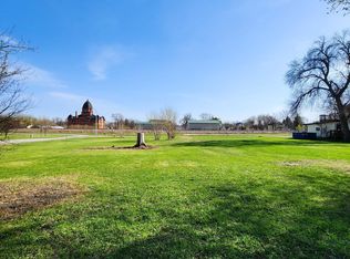 602 E Willow Ave, Olivia, MN 56277