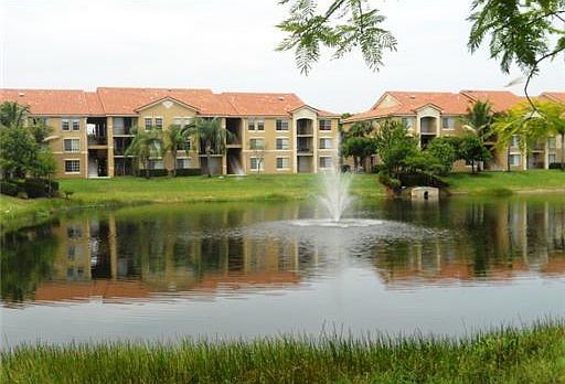 1st image of 814 Villa Cir #814