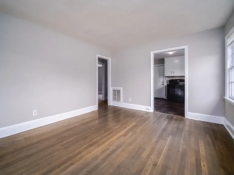 3453 Meredith Ave — Photo 6