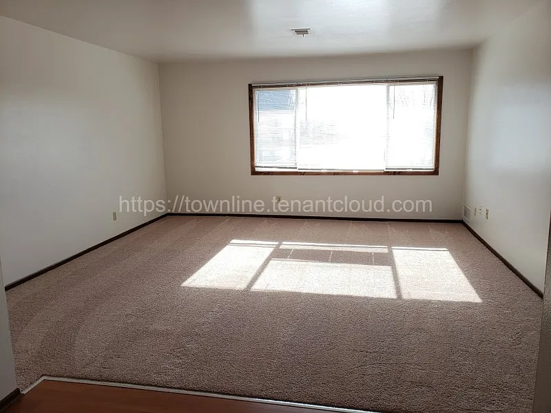 2 bed, 1.0 bath, 900 sqft, $1,200 — Photo 2