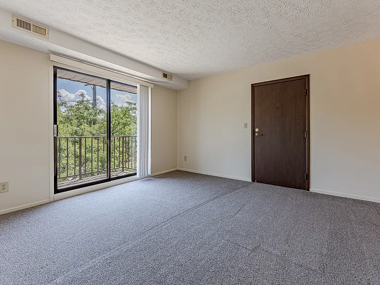 18001 Lakeshore Blvd #101 — Photo 5