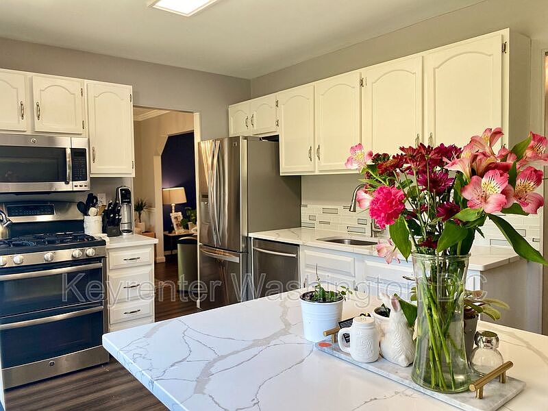 1st image of 6524 Farmingdale Ct