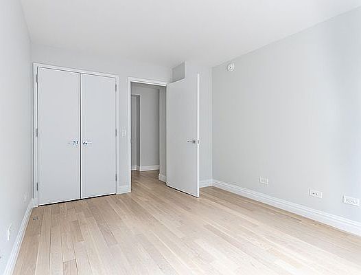 4th image of 235 W 48th St APT 11J