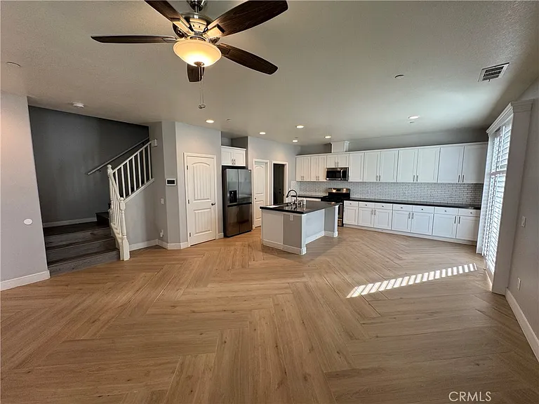 501 Villa Way — Photo 8
