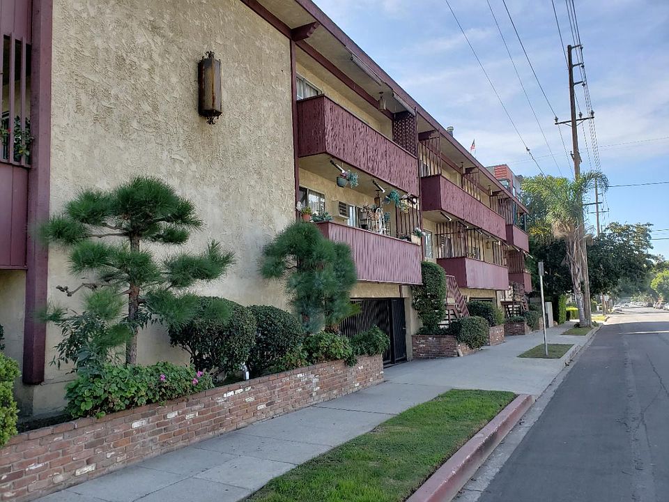 Building Exterior (Iowa Ave)