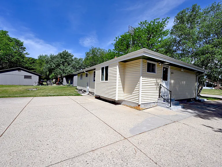 409 Linwood Ave — Photo 18