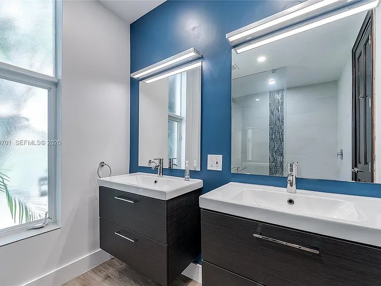 111 S Hibiscus Dr — Photo 18