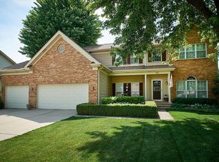 110 N Bristol Dr, Bloomingdale, IL 60108