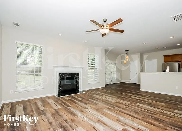 105 Meandering Way Ln — Photo 3