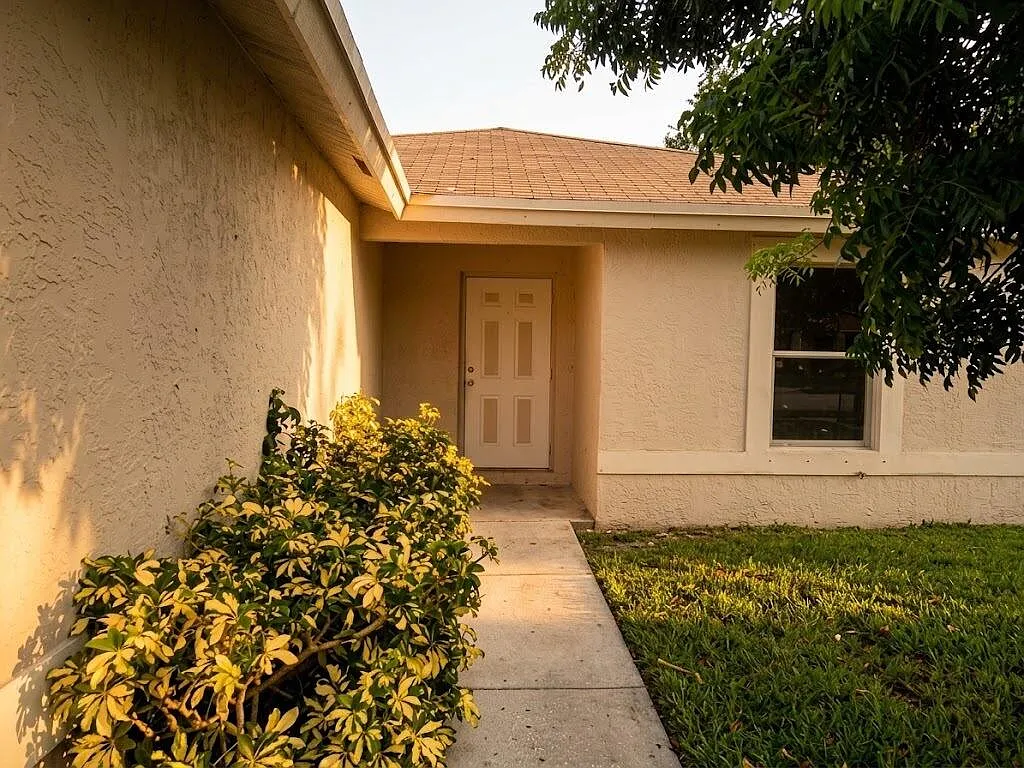 3 bed, 2.0 bath, 1400 sqft, $2,850 — Photo 3