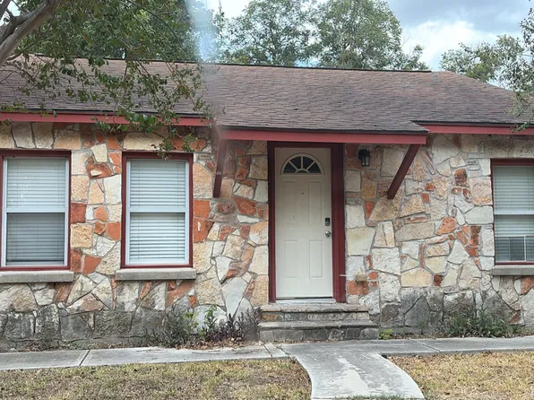 748 N Cherry St, Seguin, TX 78155