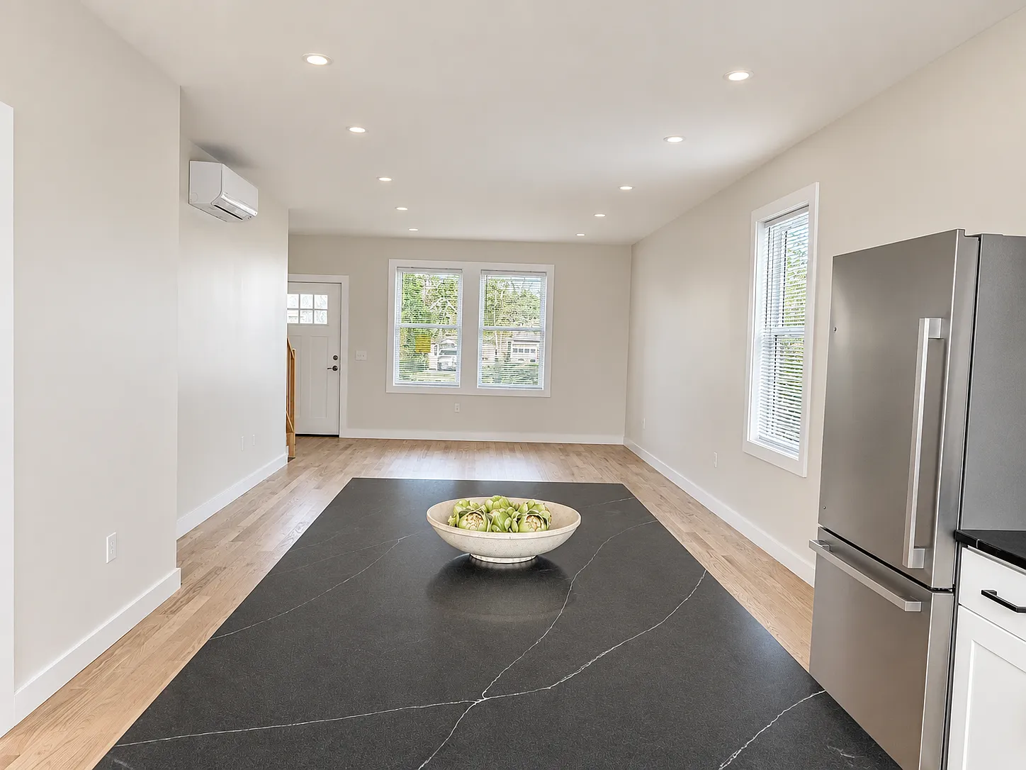 3 bed, 2.0 bath, 1400 sqft, $3,200 — Photo 1