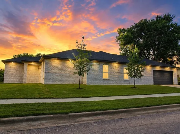 5147 Chapman St, Fort Worth, TX 76105