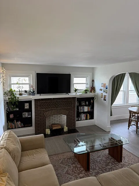 2 bed, 950 sqft, $1,350 — Photo 2