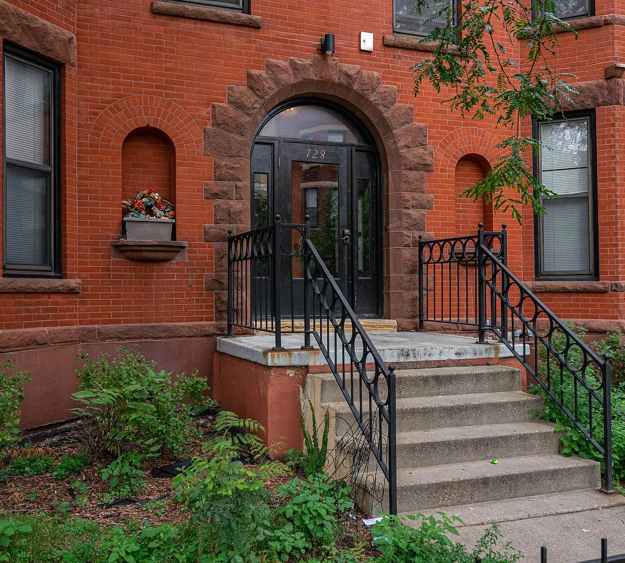 732 East 16th Street (New Town) — Photo 1