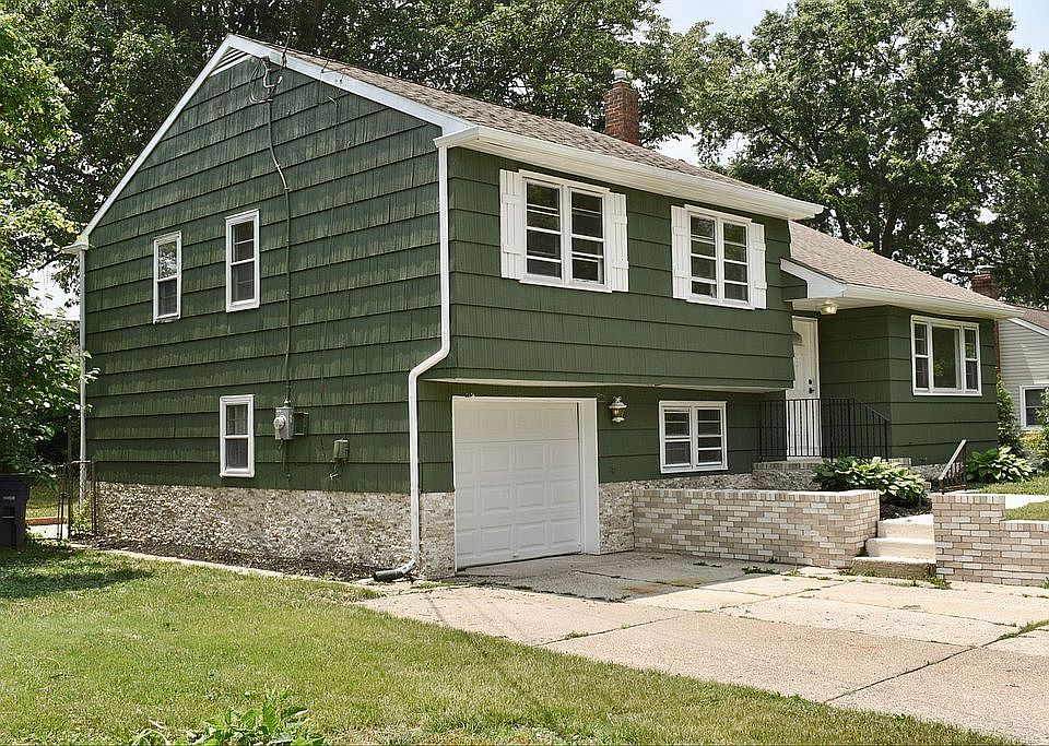 1st image of 880 Woodlane Rd