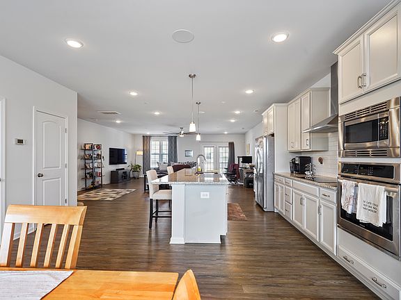 3rd image of 8032 Wistar Glen Dr #B