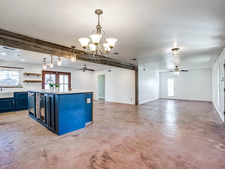 8503 Manhattan Dr — Photo 11