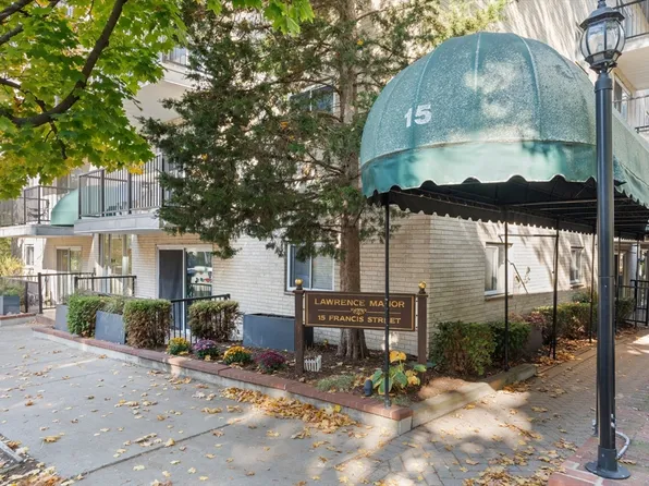 15 Francis St APT 32, Brookline, MA 02446