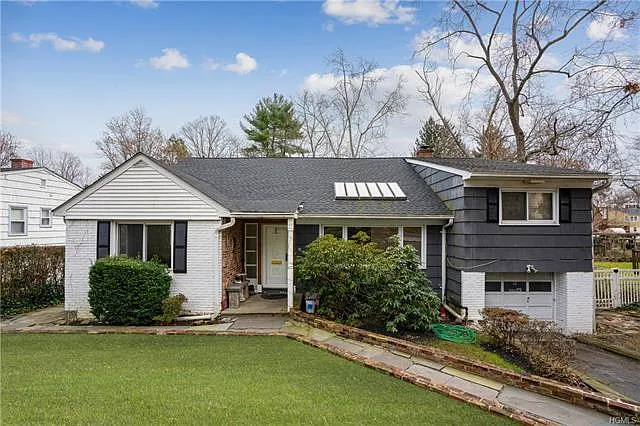 70 Avondale Rd photo 1