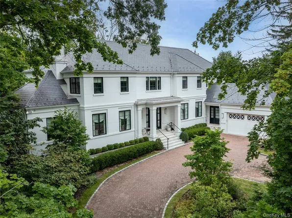 16 Ridge Drive E, Great Neck, NY 11021