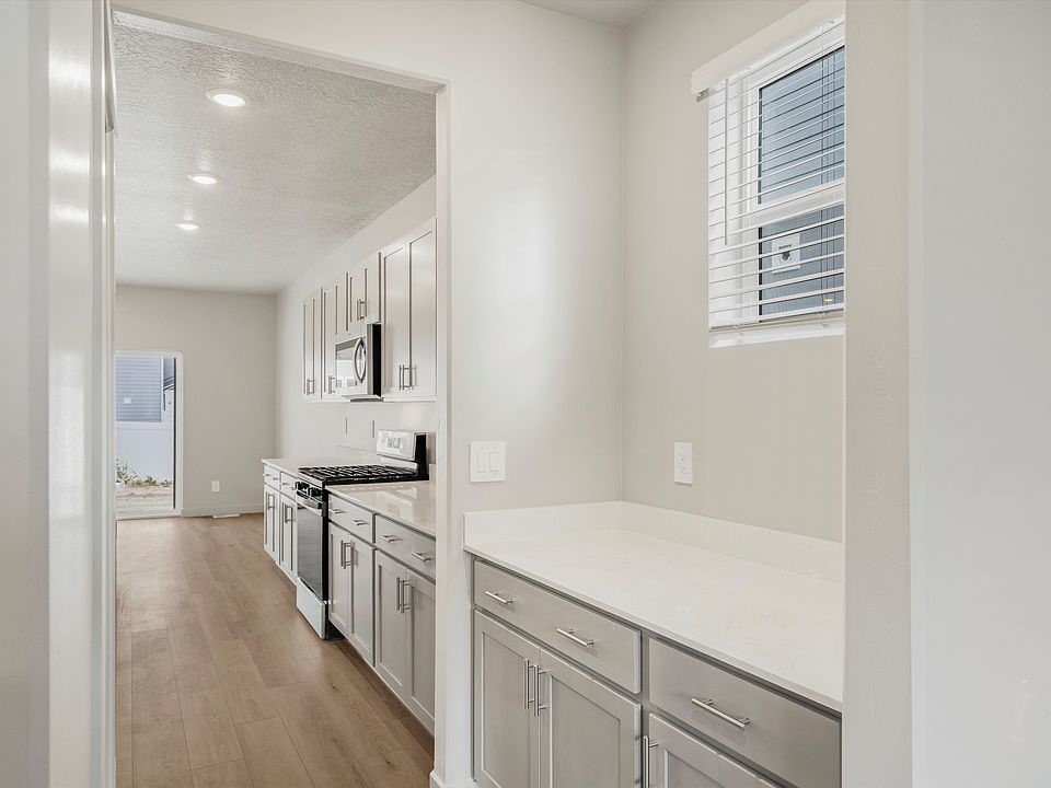 SLC_Willow_ 4281_Kitchen_B_3438-Gina-St-Eagle-Mountain-UT.jpg