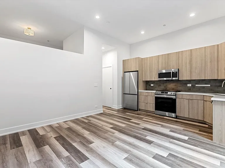 2317 N Clark — Photo 16