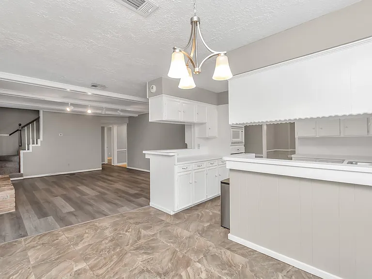 12526 Hazelwood Ln — Photo 7