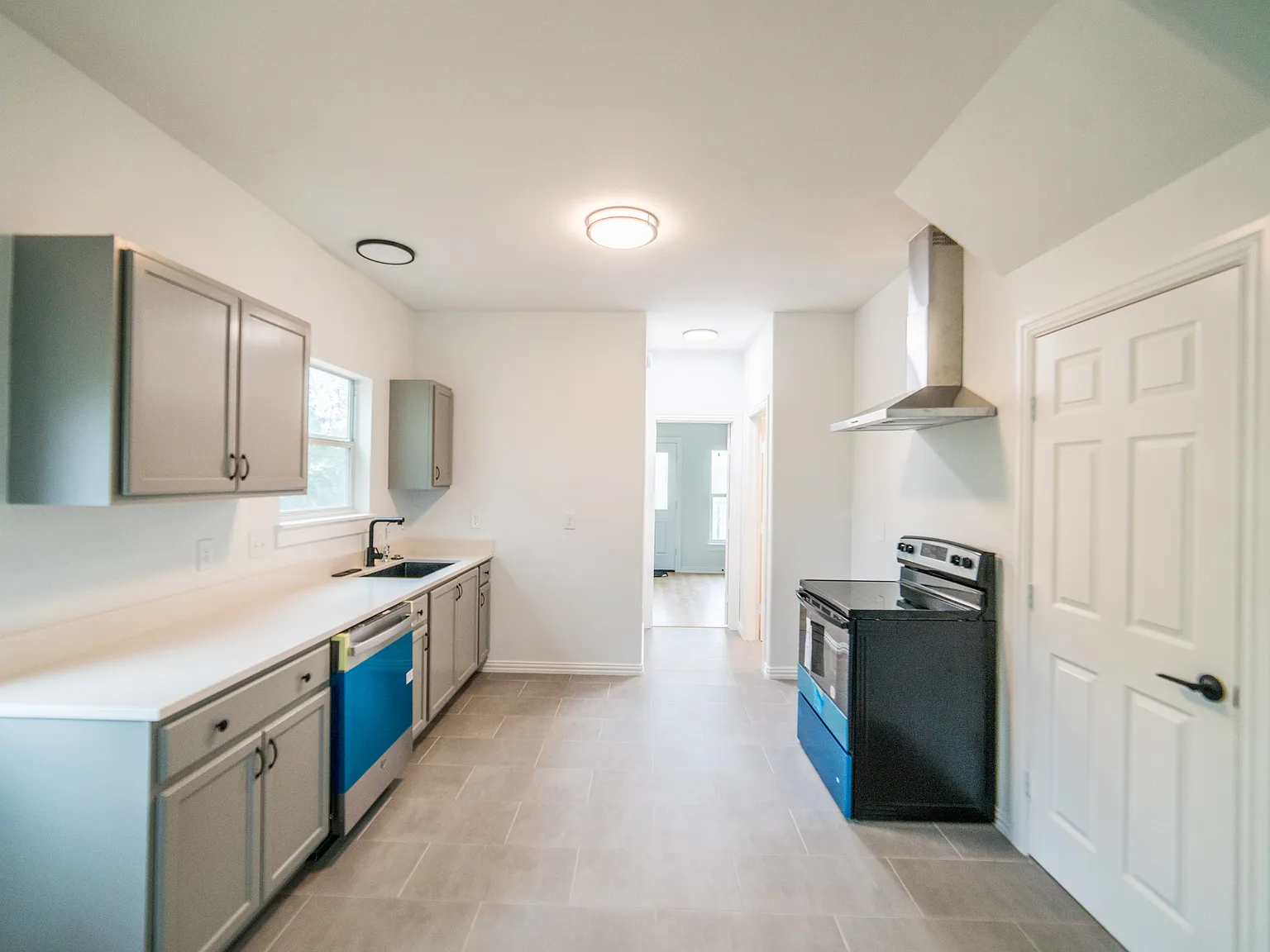 3 bed, 1300 sqft, $2,200 — Photo 4