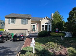 4 Lindner Ln, Howell, NJ 07731