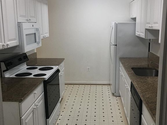 4th image of 3105 Juniper Ln
