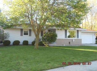 1443 Lee Cir, Manitowoc, WI 54220